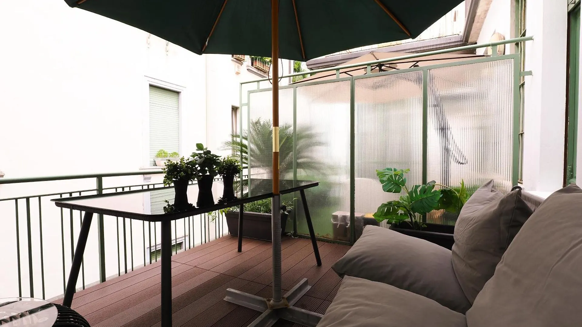 Duomo Terrace Suite Μιλάνο 0*,